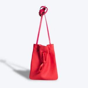 NEW HAMPTON ROAD women's scout bag in red